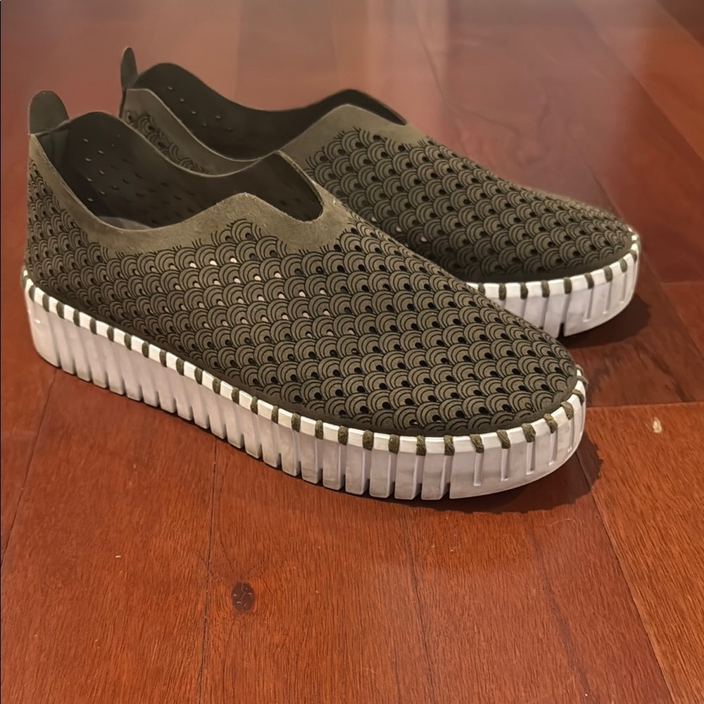 Ilse Jacobsen Stylish Olive Green Slip-On Shoes